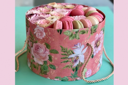CEB Macarons roses box